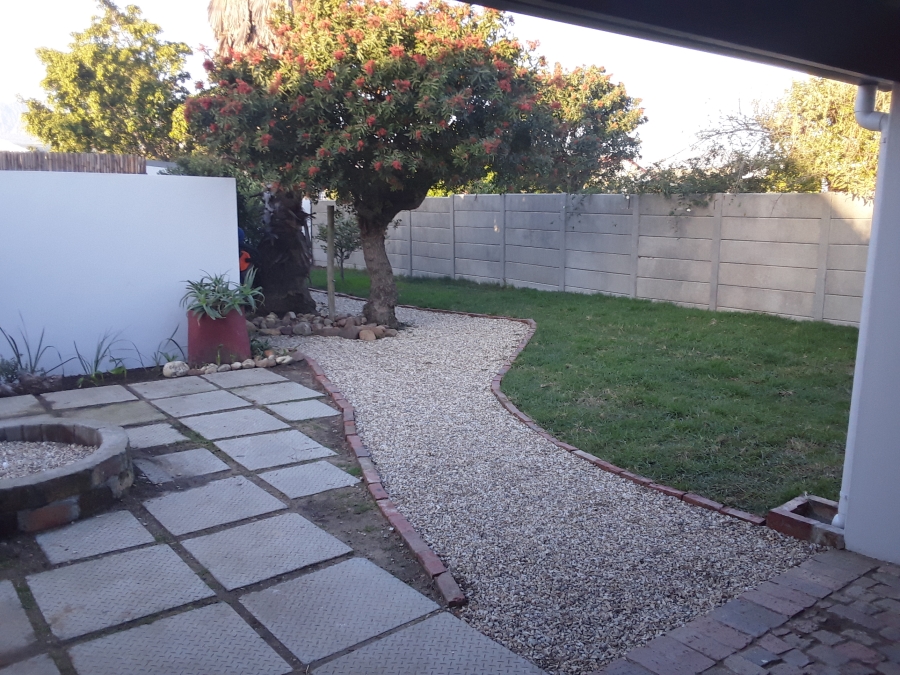 To Let 2 Bedroom Property for Rent in Longlands Western Cape